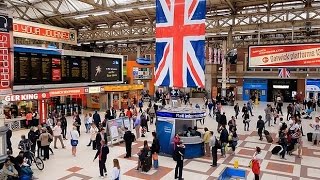 A Walk Through The London Victoria Station London England [upl. by Aratahs]